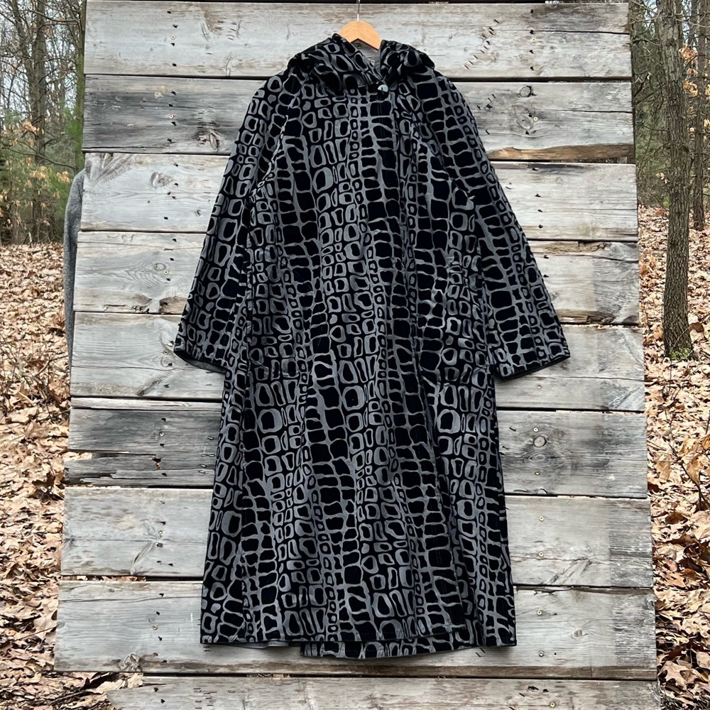 S/M Mycra Pac Raincoat Black Nylon Poly Velvet Hooded Cape Reversible